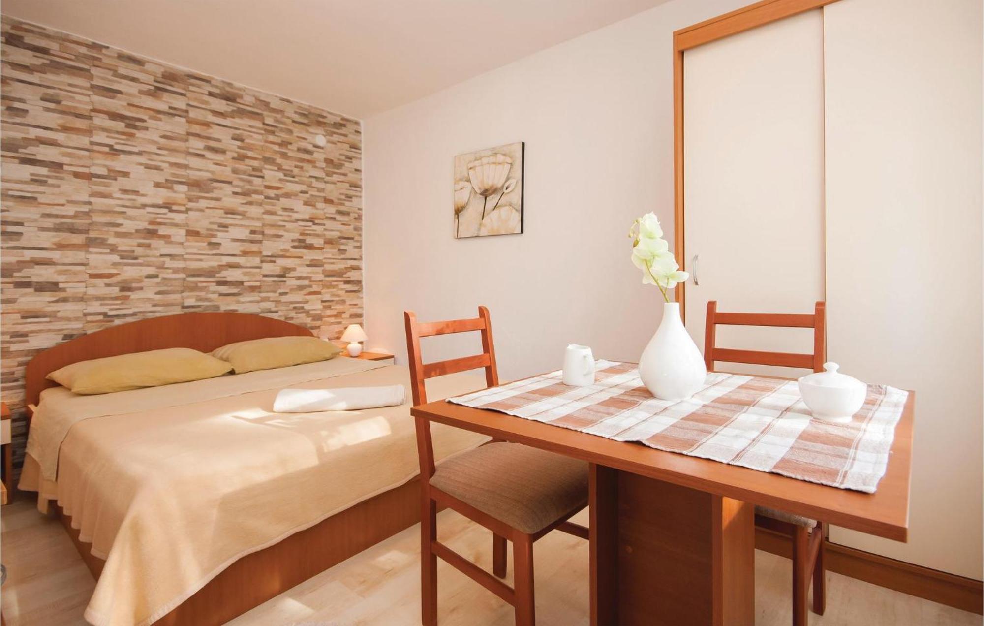 Nice Apartment In Raslina With House Sea View ภายนอก รูปภาพ