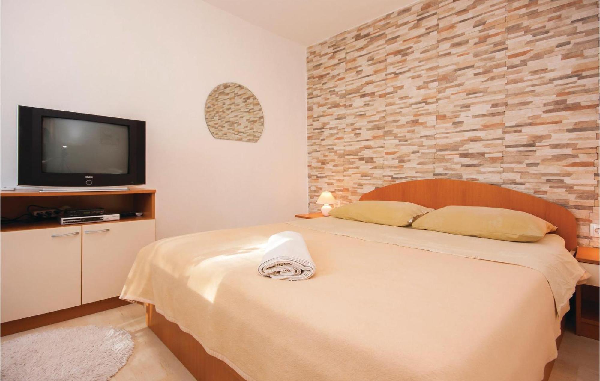 Nice Apartment In Raslina With House Sea View ภายนอก รูปภาพ